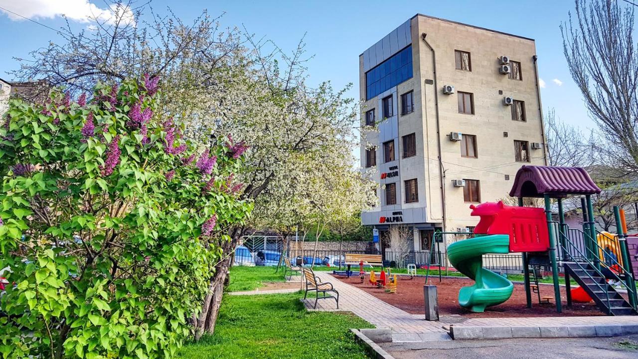 Hotel Alpha Yerevan Exterior photo